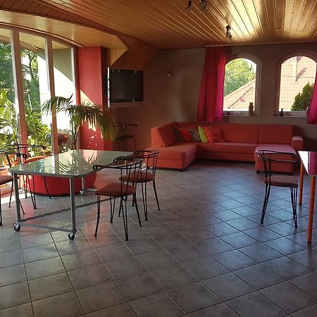 Szigeti Apartmanhaz Печ Экстерьер фото