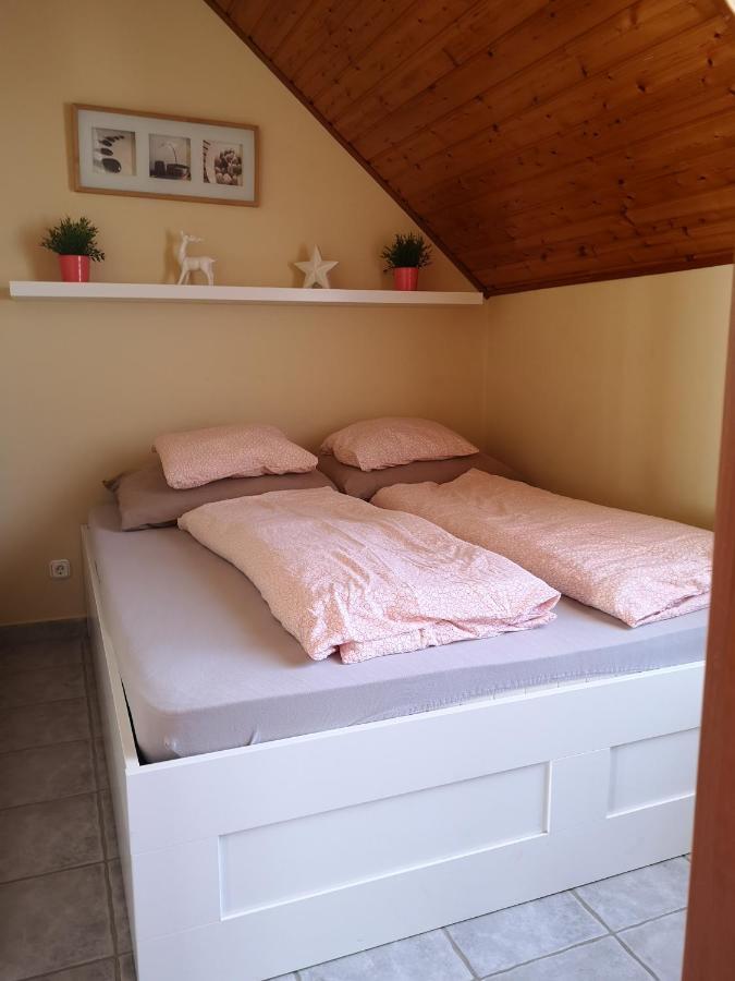 Szigeti Apartmanhaz Печ Экстерьер фото