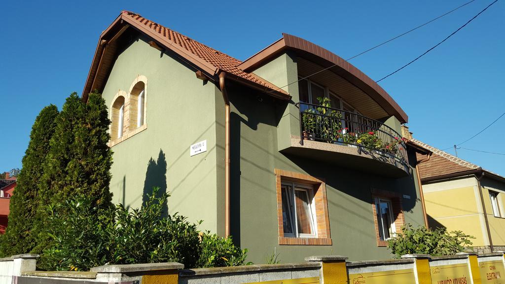 Szigeti Apartmanhaz Печ Экстерьер фото